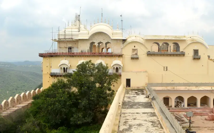 Bala Quila meaning theyoung fort, also known as the Alwar Fort, is a large fort, over a hill top.